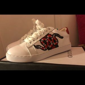 Women Gucci Ace Embroidered Sneakers